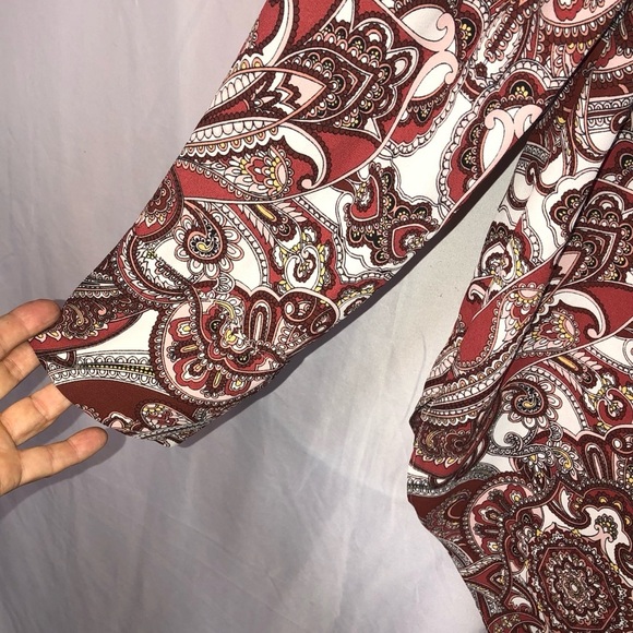 Chico’s Blouse Paisley Soft Pleats Long Sleeve Cuffs Gold Buttons Loose Fit - Picture 3 of 9